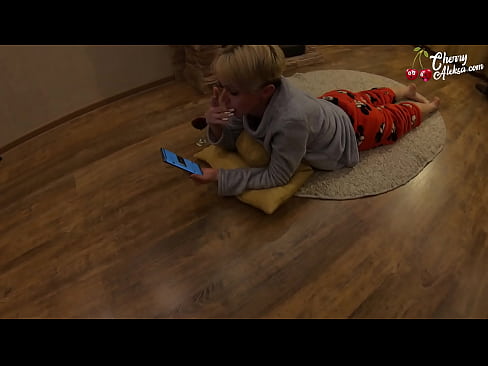 ❤️ Hullu blondiin imeb tohutut munni ja hüppab selle peal - anaalseksiga Porno at et.porn-evooli.ru ❌️